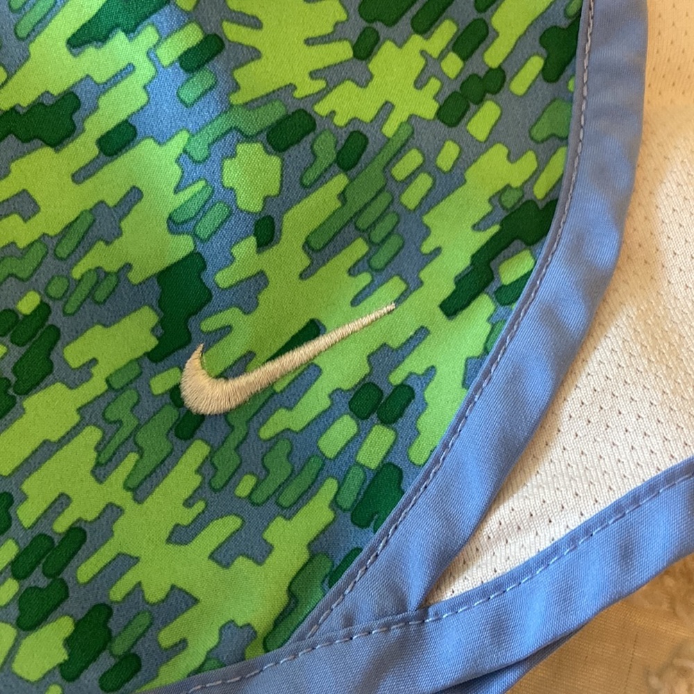 Nike Girls running shorts XL - Picture 2 of 6
